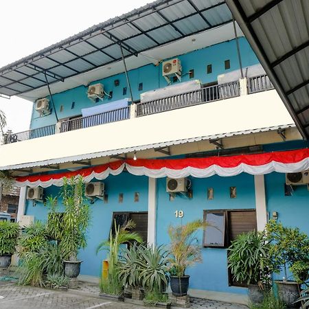 Oyo 1784 Hj. Aniek Residence Madiun Zewnętrze zdjęcie