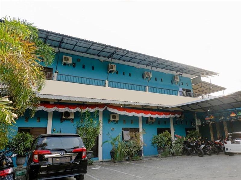Oyo 1784 Hj. Aniek Residence Madiun Zewnętrze zdjęcie