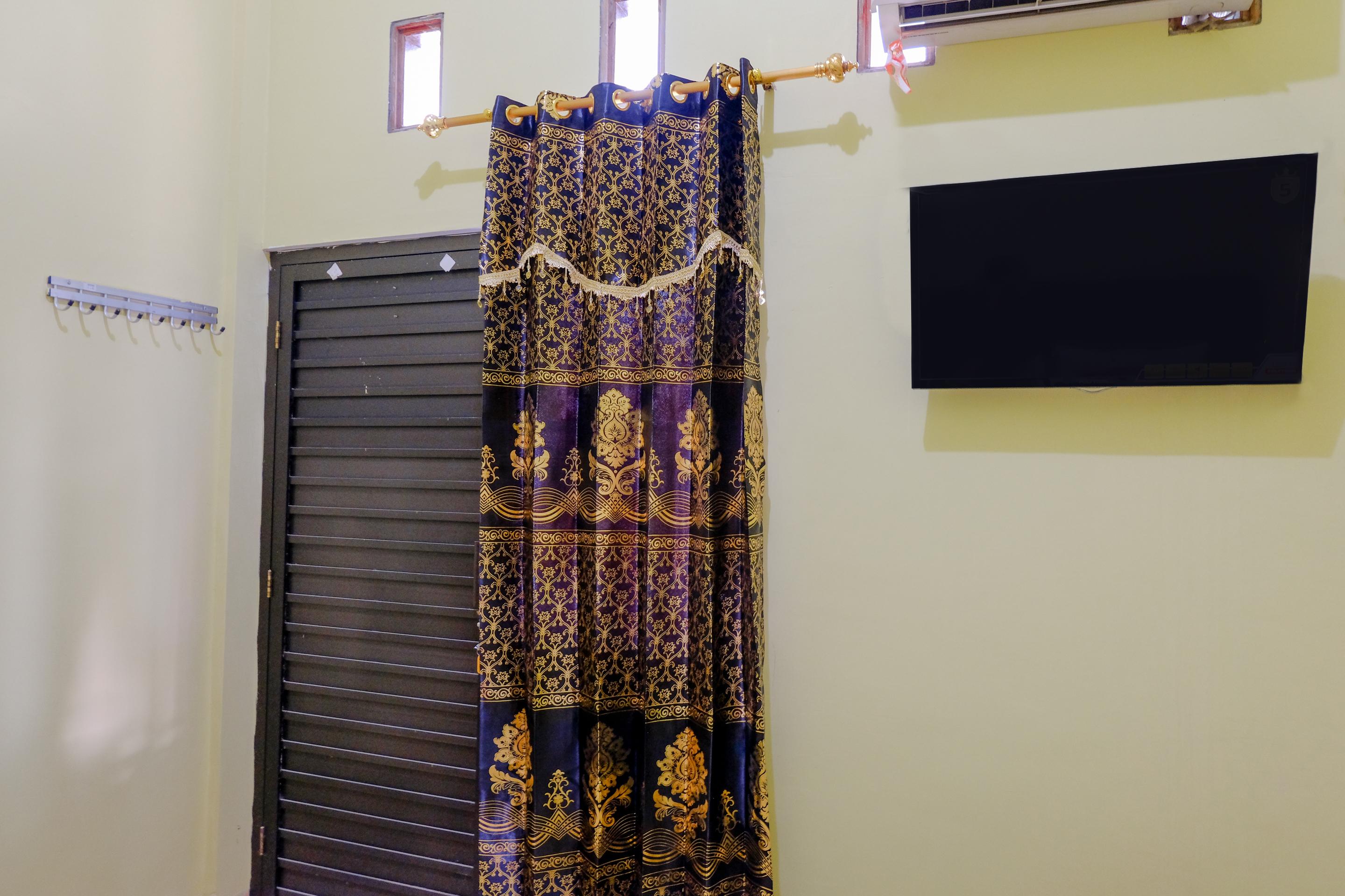 Oyo 1784 Hj. Aniek Residence Madiun Zewnętrze zdjęcie