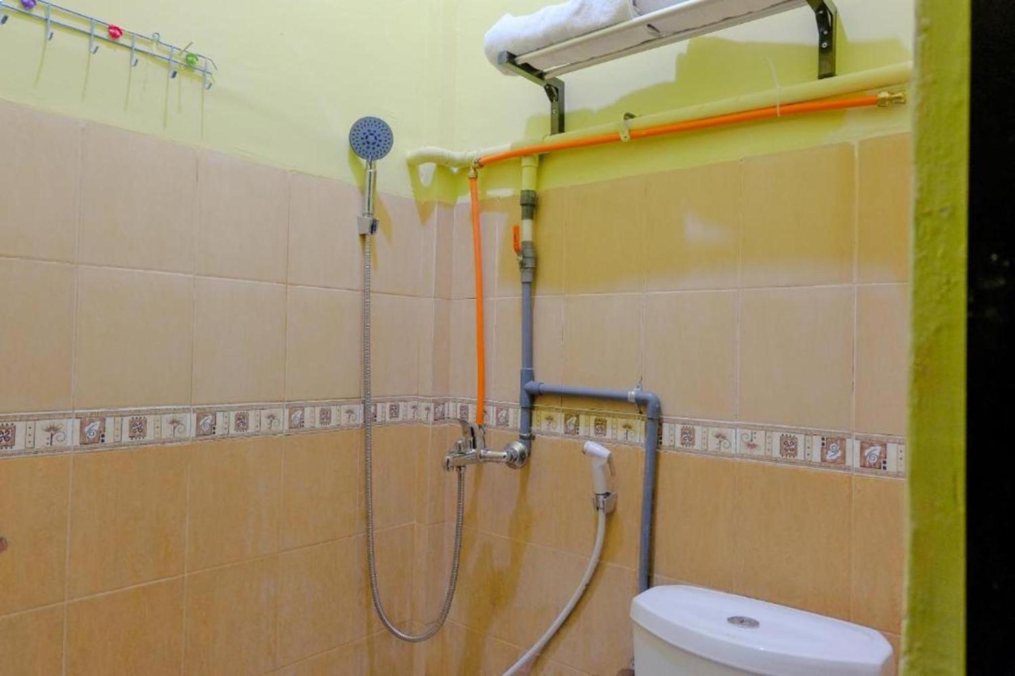Oyo 1784 Hj. Aniek Residence Madiun Zewnętrze zdjęcie