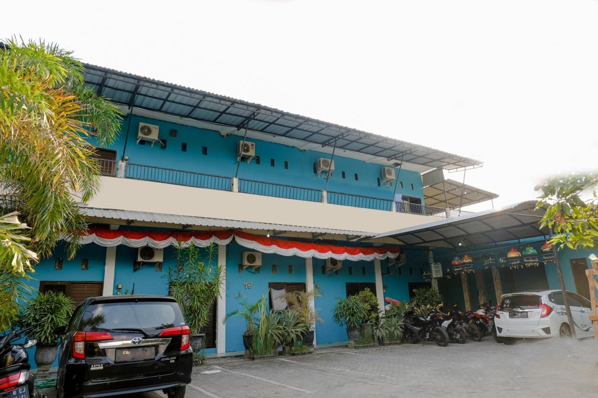 Oyo 1784 Hj. Aniek Residence Madiun Zewnętrze zdjęcie