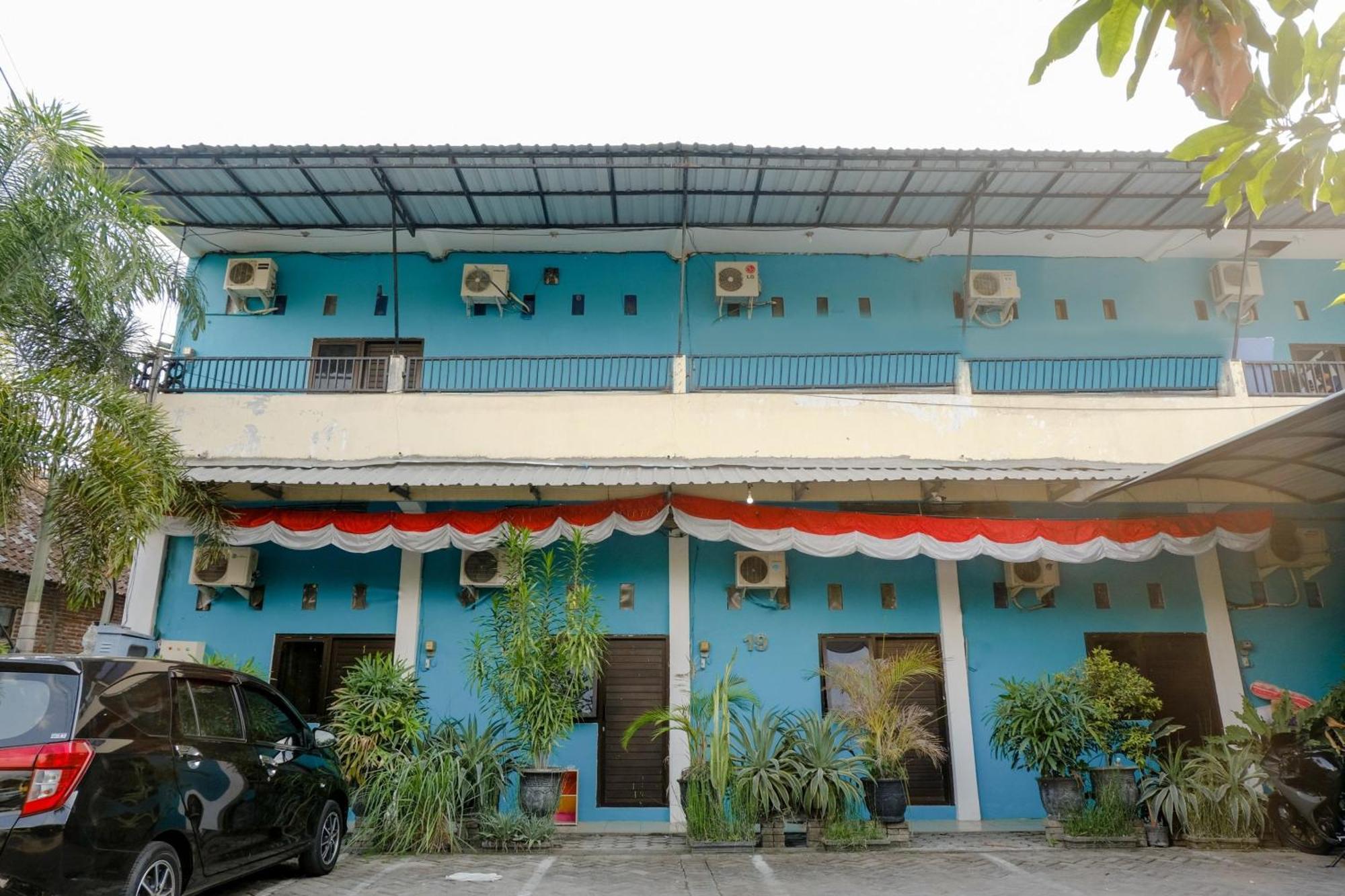 Oyo 1784 Hj. Aniek Residence Madiun Zewnętrze zdjęcie