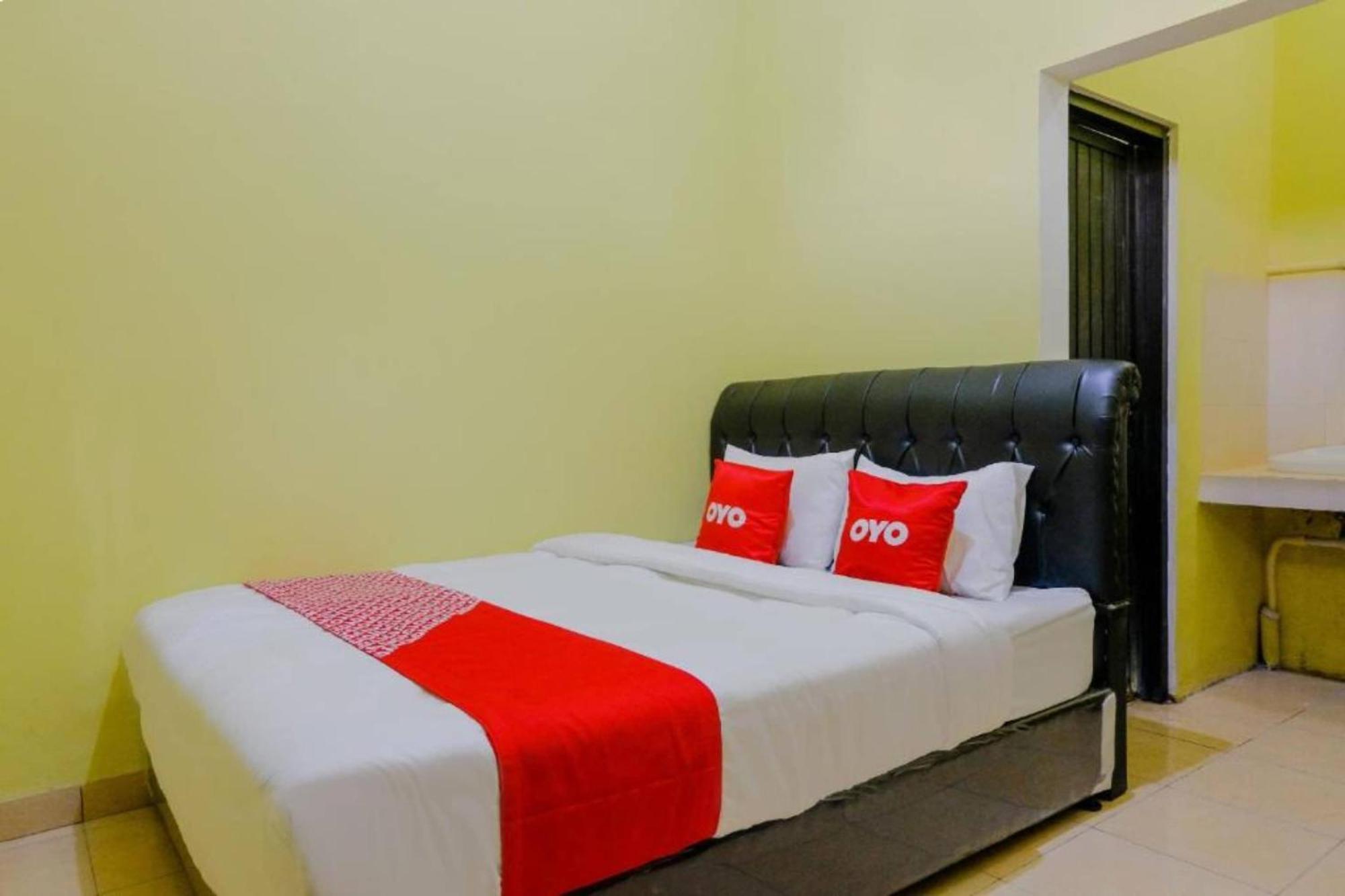 Oyo 1784 Hj. Aniek Residence Madiun Zewnętrze zdjęcie