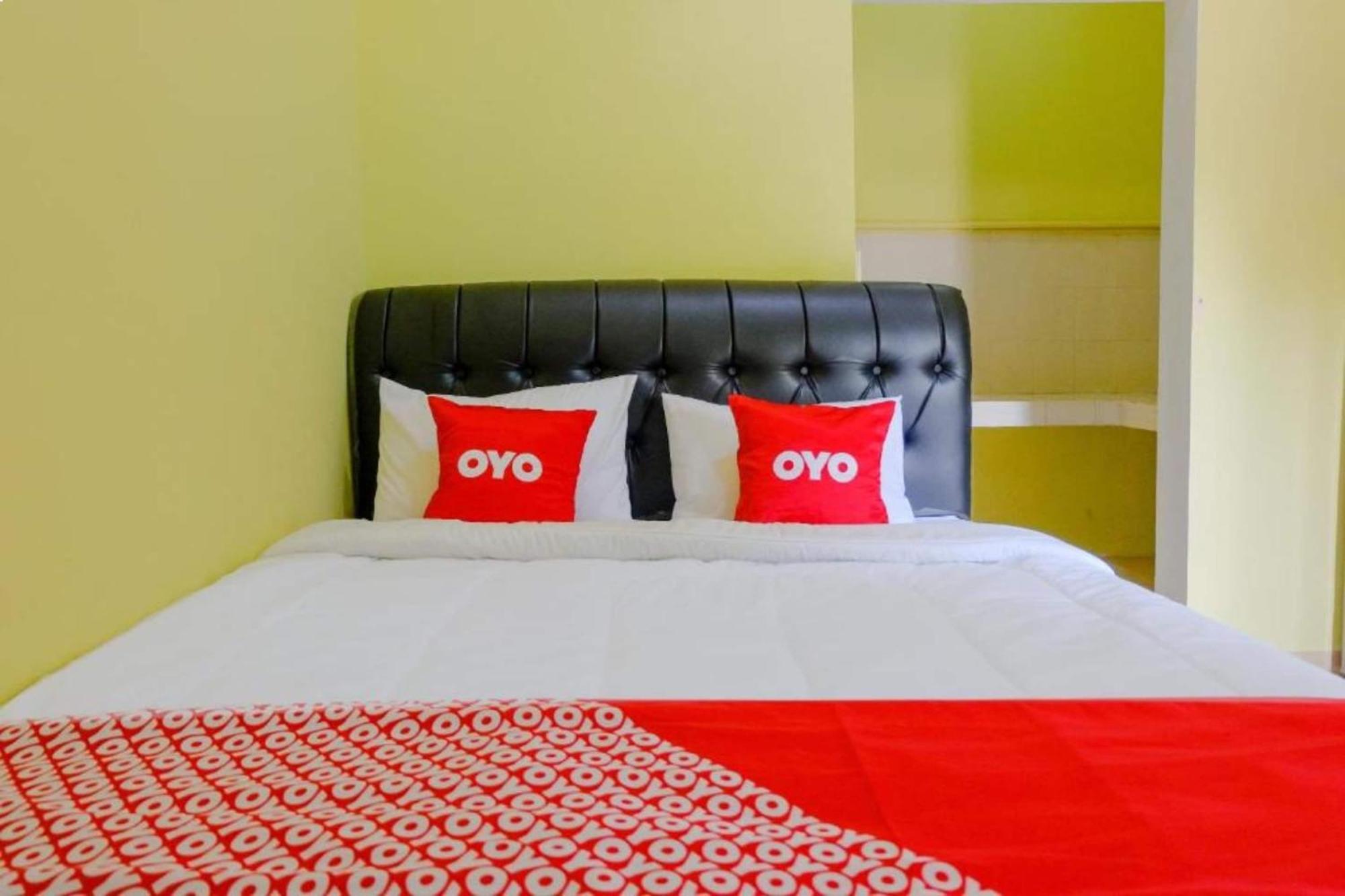 Oyo 1784 Hj. Aniek Residence Madiun Zewnętrze zdjęcie