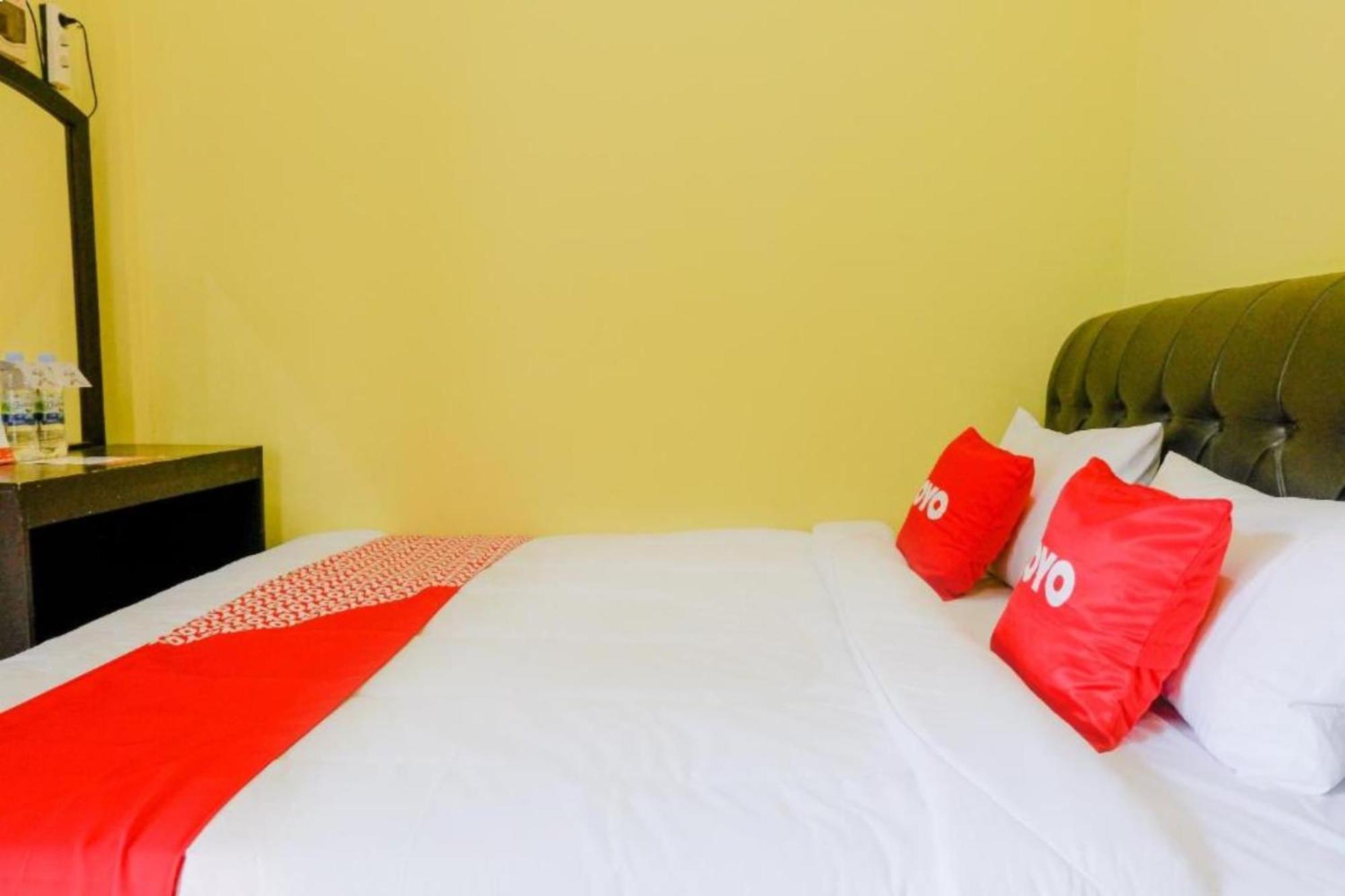 Oyo 1784 Hj. Aniek Residence Madiun Zewnętrze zdjęcie