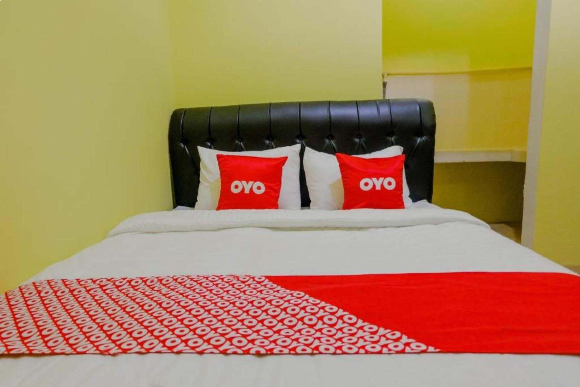 Oyo 1784 Hj. Aniek Residence Madiun Zewnętrze zdjęcie