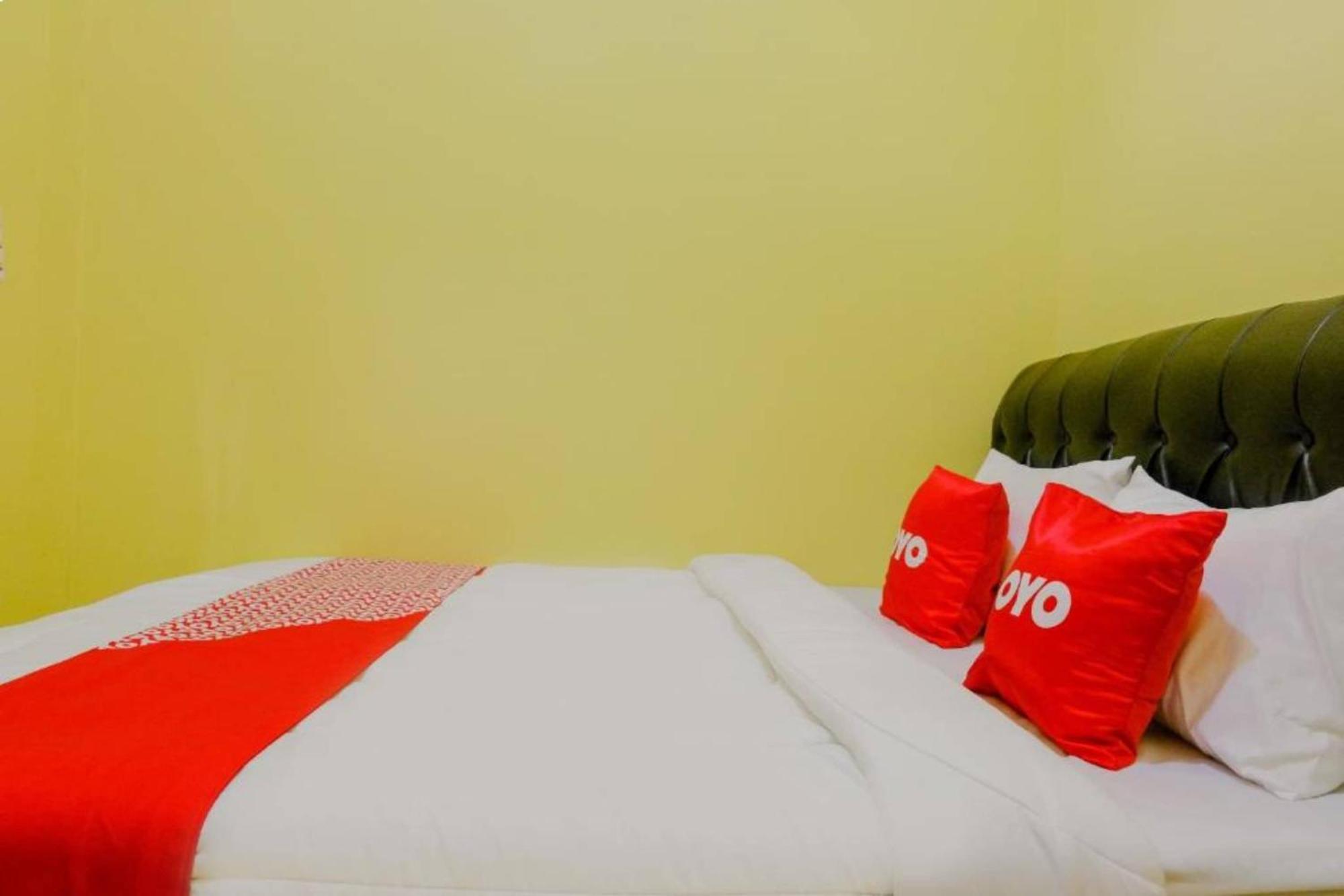 Oyo 1784 Hj. Aniek Residence Madiun Zewnętrze zdjęcie